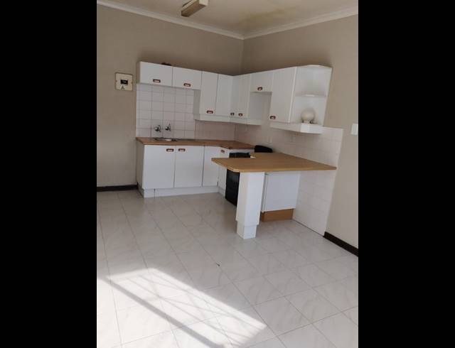 1 BEDROOM PROPERTY TO RENT IN FLORIDA LAKE